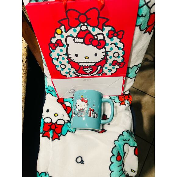 Hello Kitty Christmas bundle  gift bag hello kitty mug and 2 gift bags  60 * 90 - Picture 7 of 10